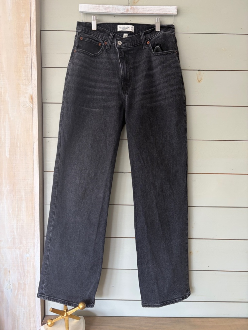 Abercrombie & Fitch Curve Love 90s Relaxed Jeans | Size 28 | High Rise - Picture 2 of 7